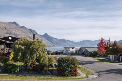 Photo of property in 13 Oregon Drive, Kelvin Heights, Queenstown, 9300