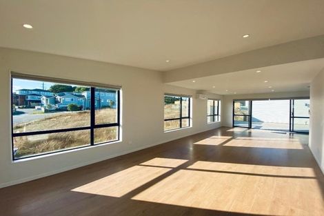 Photo of property in 58 Ascension Crescent, Orewa, 0931