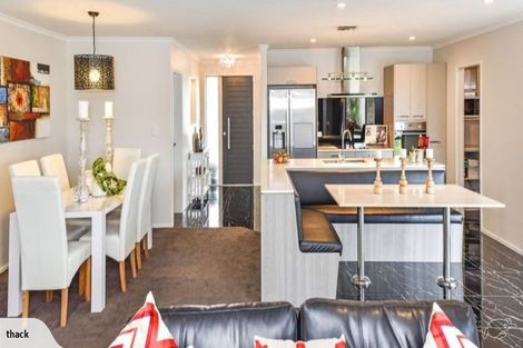 Photo of property in 9 Tongeren Square, Karaka, Papakura, 2113