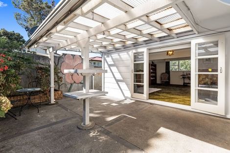 Photo of property in 21 Saint Leonards Road, Kelston, Auckland, 0602