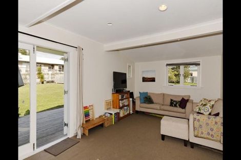 Photo of property in 24 Matipo Road, Te Atatu Peninsula, Auckland, 0610