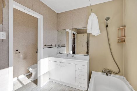 Photo of property in 35 Gladstone Street, Hawera, 4610