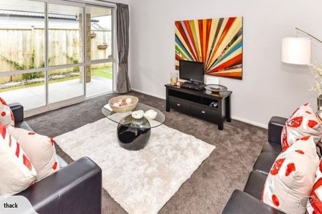 Photo of property in 9 Tongeren Square, Karaka, Papakura, 2113