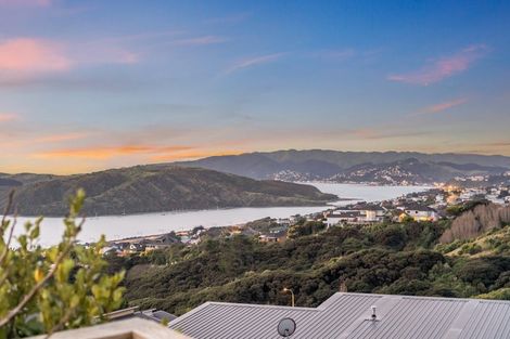 Photo of property in 18 Milford Street, Aotea, Porirua, 5024