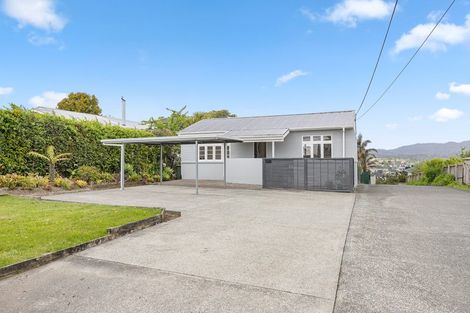Photo of property in 115 Sunnyside Road, Sunnyvale, Auckland, 0612