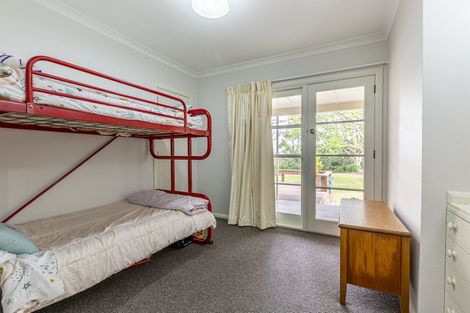 Photo of property in 162 Aokautere Drive, Fitzherbert, Palmerston North, 4410