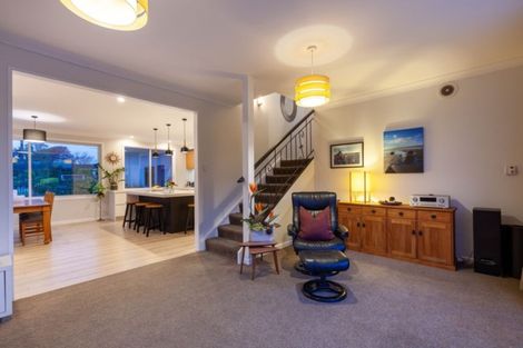 Photo of property in 10 Strandon Place, Strandon, New Plymouth, 4312