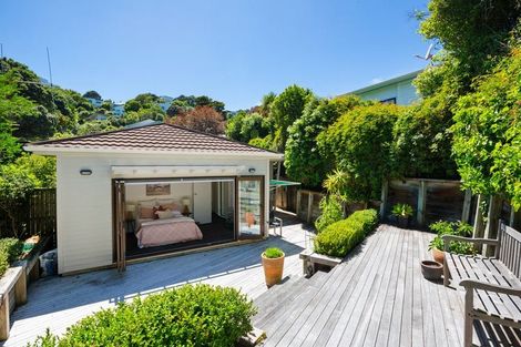 Photo of property in 22 Tio Tio Road, Miramar, Wellington, 6022