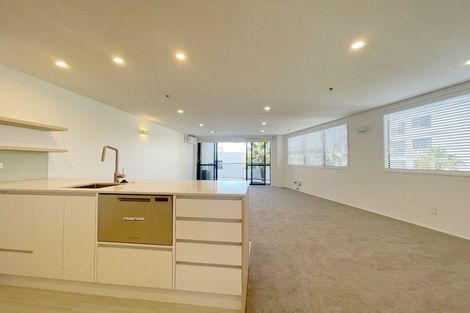 Photo of property in 4g/175 Hurstmere Road, Takapuna, Auckland, 0622