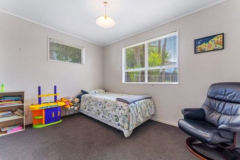 Photo of property in 20 Halberg Street, Glenfield, Auckland, 0629