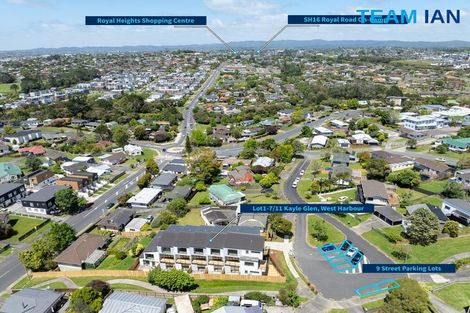 Photo of property in 7/11 Kayle Glen, West Harbour, Auckland, 0618