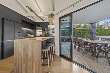 Photo of property in 2/27 Churchill Road, Murrays Bay, Auckland, 0630