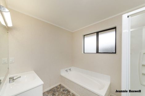Photo of property in 20 Aspen Way, Kelvin Grove, Palmerston North, 4414
