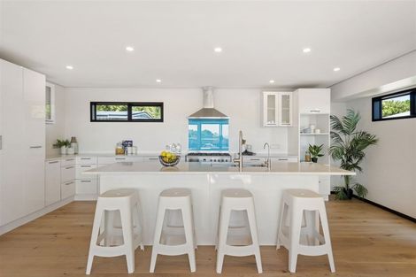 Photo of property in 1/870 Beach Road, Waiake, Auckland, 0630