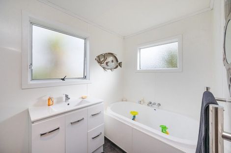 Photo of property in 8 Milne Street, Marton, 4710