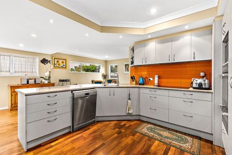 Photo of property in 80 Ravenwood Drive, Forrest Hill, Auckland, 0620