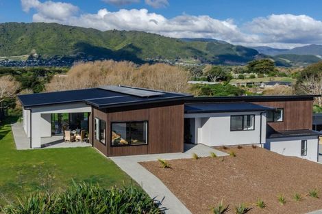 Photo of property in 7 Te Heke Place, Waikanae, 5036
