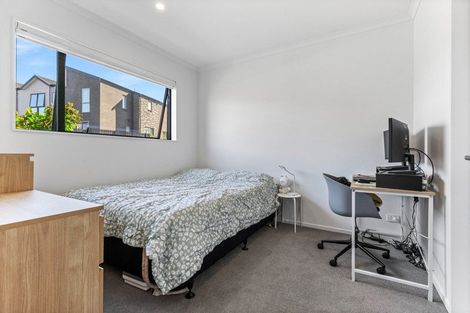 Photo of property in 2/71 Hobsonville Road, Hobsonville, Auckland, 0616