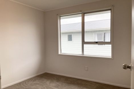 Photo of property in 69 Kemp Road, Massey, Auckland, 0614