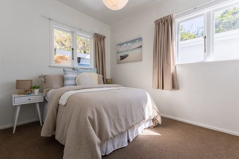 Photo of property in 24 Queens Road, Waikanae Beach, Waikanae, 5036