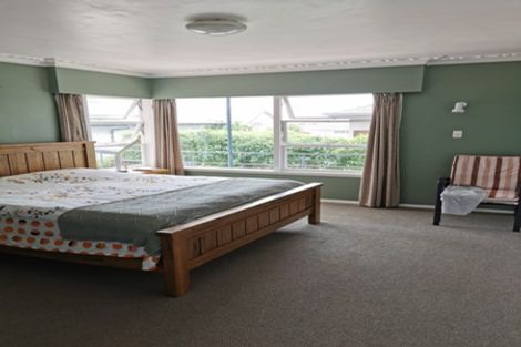 Photo of property in 2/7 Folkestone Street, Murrays Bay, Auckland, 0630