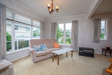 Photo of property in 27 Ngatitoa Street, Tawa, Wellington, 5028