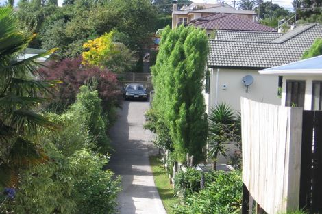Photo of property in 2/4 Rossmore Terrace, Murrays Bay, Auckland, 0630