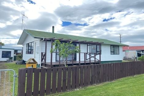 Photo of property in 1 Latham Stubbs Crescent, Waipawa, 4210