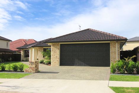 Photo of property in 4 Pennygale Close, Flat Bush, Auckland, 2016