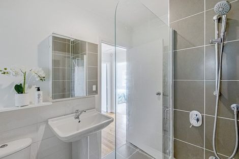 Photo of property in 1/23 Forrest Hill Road, Milford, Auckland, 0620