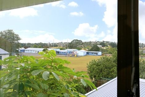 Photo of property in 5 Hueglow Rise, West Harbour, Auckland, 0618