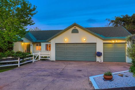 Photo of property in 11 Kimberly Grove, Greenhithe, Auckland, 0632