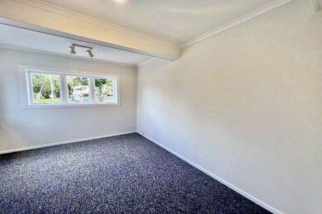 Photo of property in 10 Fowey Avenue, Te Atatu South, Auckland, 0610