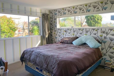 Photo of property in 2/4 Coronation Road, Glenfield, Auckland, 0627