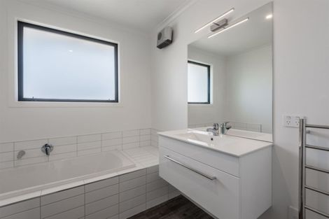 Photo of property in 12 Hebbard Court, Albert Town, Wanaka, 9305