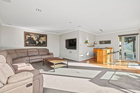 Photo of property in 37 Oakgrove Drive, Rangiora, 7400