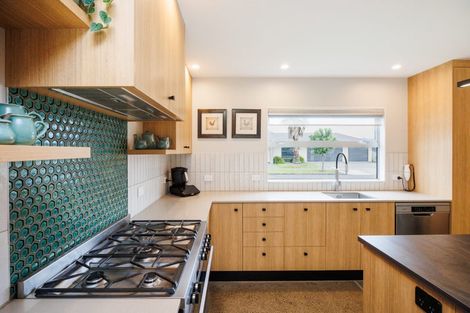 Photo of property in 2 Chestnut Close, Kelvin Grove, Palmerston North, 4414