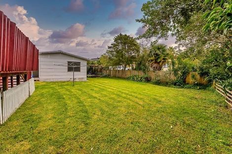 Photo of property in 114 Colwill Road, Massey, Auckland, 0614