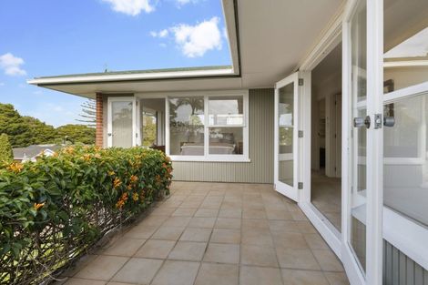 Photo of property in 15 Tudward Glade, Hillcrest, Auckland, 0627