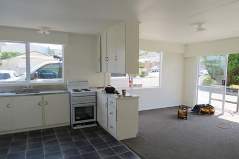 Photo of property in 8 Simons Street, Moturoa, New Plymouth, 4310