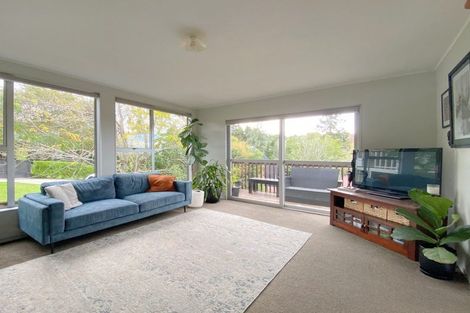 Photo of property in 10 Eastglen Road, Glen Eden, Auckland, 0602