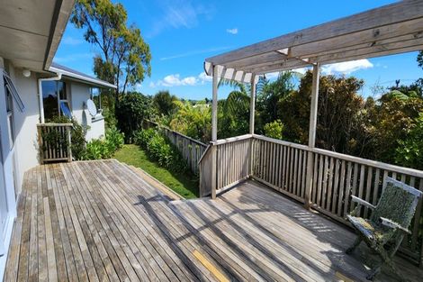 Photo of property in 2 Donnelly Street, Oakura, 4314