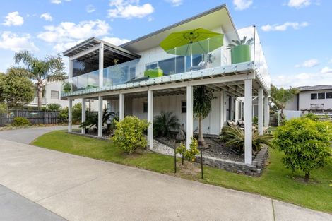 Photo of property in 202 Bond Street, Whangamata, 3620