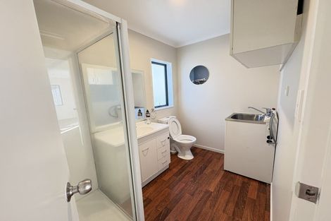 Photo of property in 86b Royal View Road, Te Atatu South, Auckland, 0610
