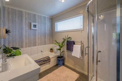 Photo of property in 32 Oakland Lane, Shannon, Palmerston North, 4474