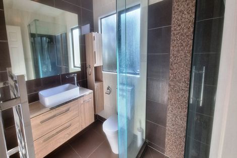 Photo of property in 2 Graham Collins Drive, Windsor Park, Auckland, 0632