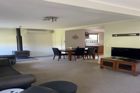 Photo of property in 11-13 Pritchard Street, Newlands, Wellington, 6037