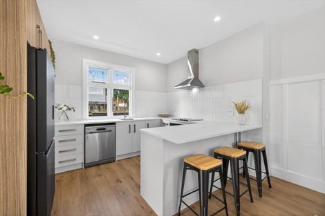 Photo of property in 13 Kowhai Terrace, Saint Martins, Christchurch, 8022