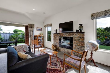 Photo of property in 7 Portland Drive, Highlands Park, New Plymouth, 4312