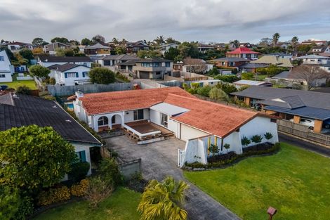 Photo of property in 120 Prince Regent Drive, Half Moon Bay, Auckland, 2012